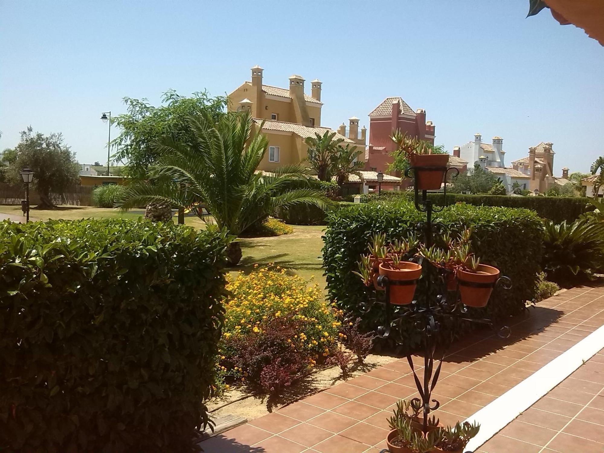 Apartamento BAJO CON TERRAZA. PISCINA y JARDIN COMUNITARIO Sanlúcar de Barrameda Exterior foto